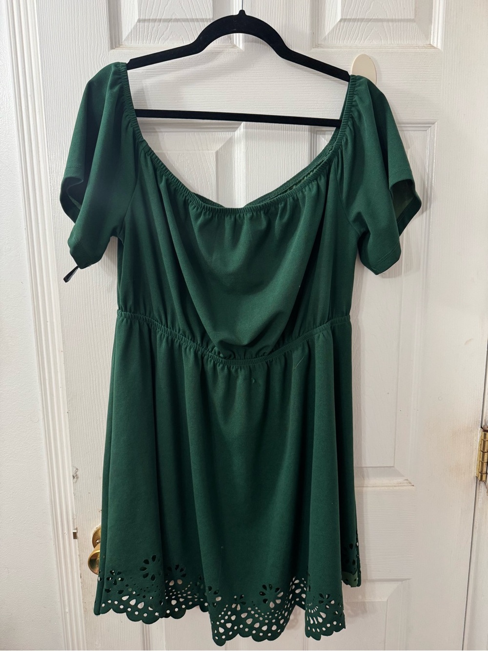 SHEIN Curve Dark Green Off-Shoulder Mini Dress with Scalloped Hem
